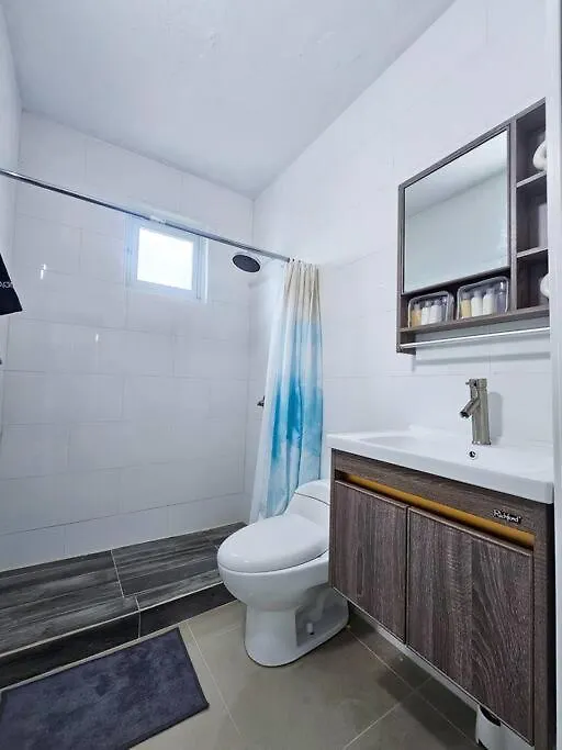 Centrally Located Villa With 3 Pools -Food & Beach Walking Distance Arecibo
