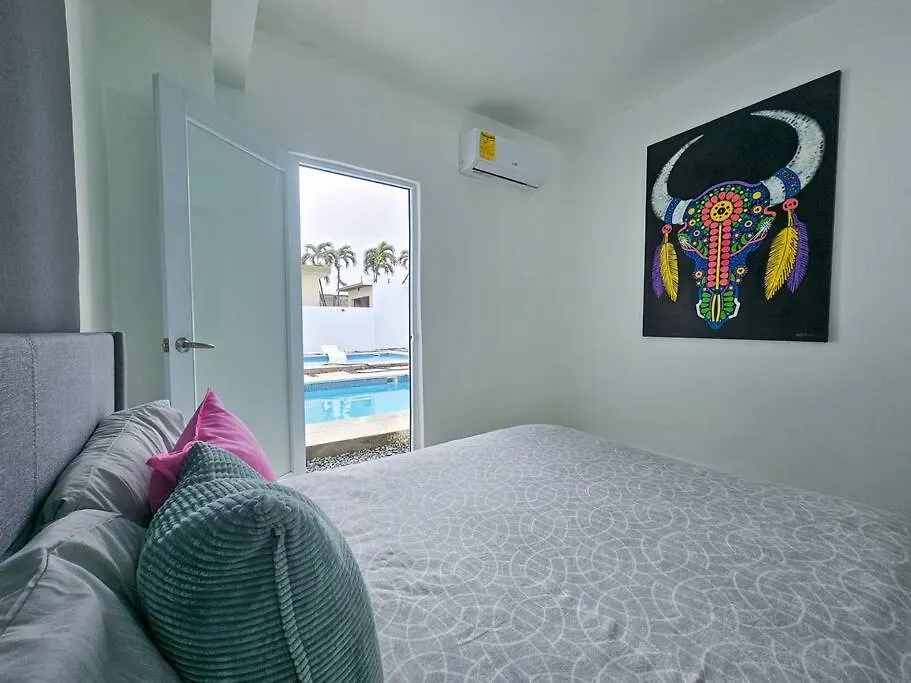 Centrally Located Villa With 3 Pools -Food & Beach Walking Distance Arecibo