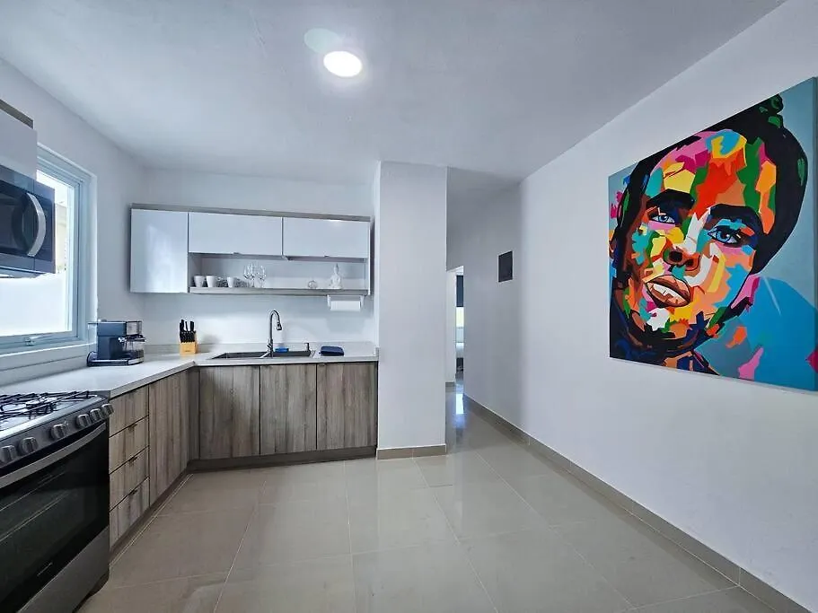 Centrally Located Villa With 3 Pools -Food & Beach Walking Distance Arecibo