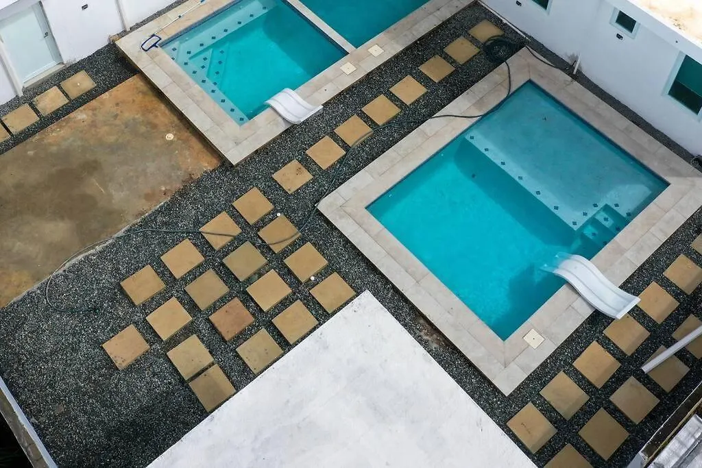 Centrally Located Villa With 3 Pools -Food & Beach Walking Distance Arecibo